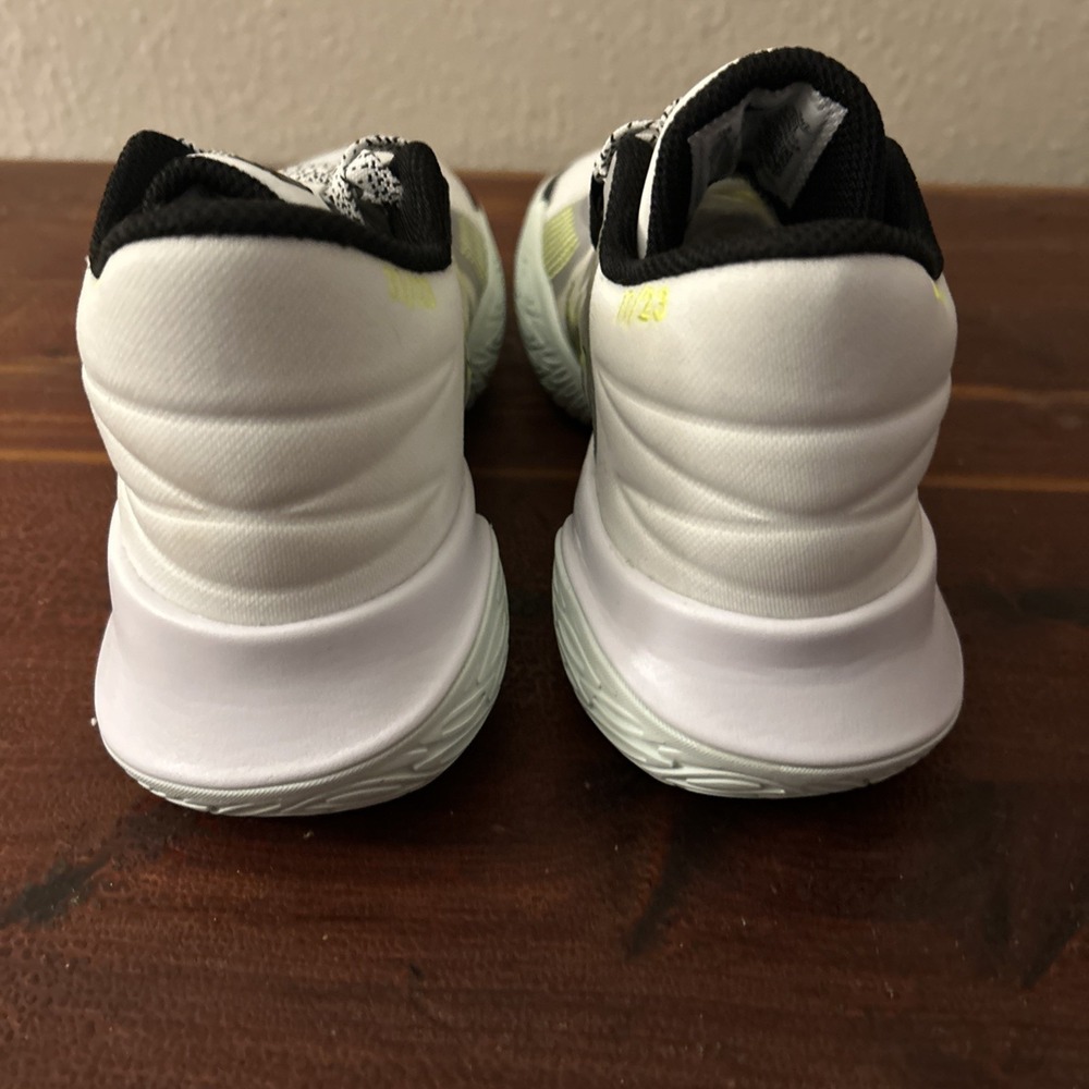 NIKE KYRIE‎ FLYTRAP V SUMMIT WHITE/BLACK SIZE MEN'S 4, Women's 5.5 [CZ4100-101] - Picture 6 of 12
